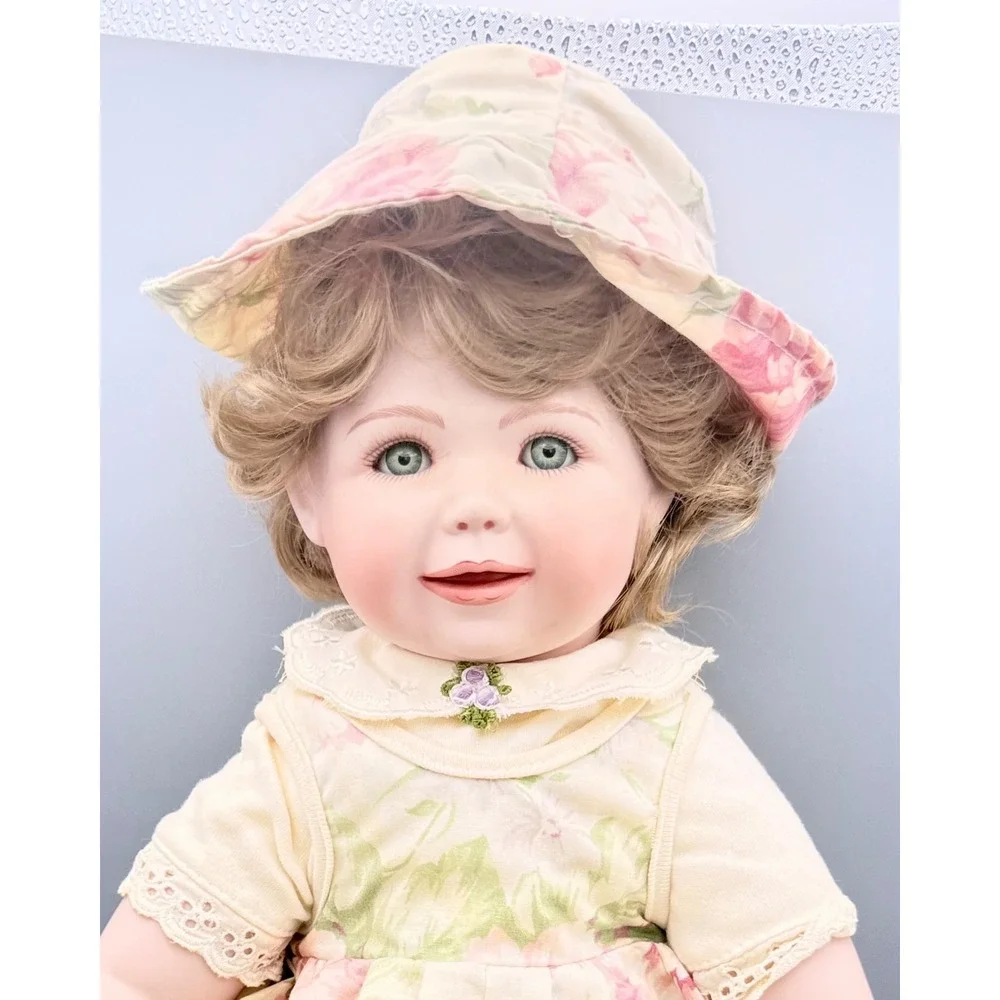 Hamilton Collection Chelsea Doll 1994 Porcelain 16